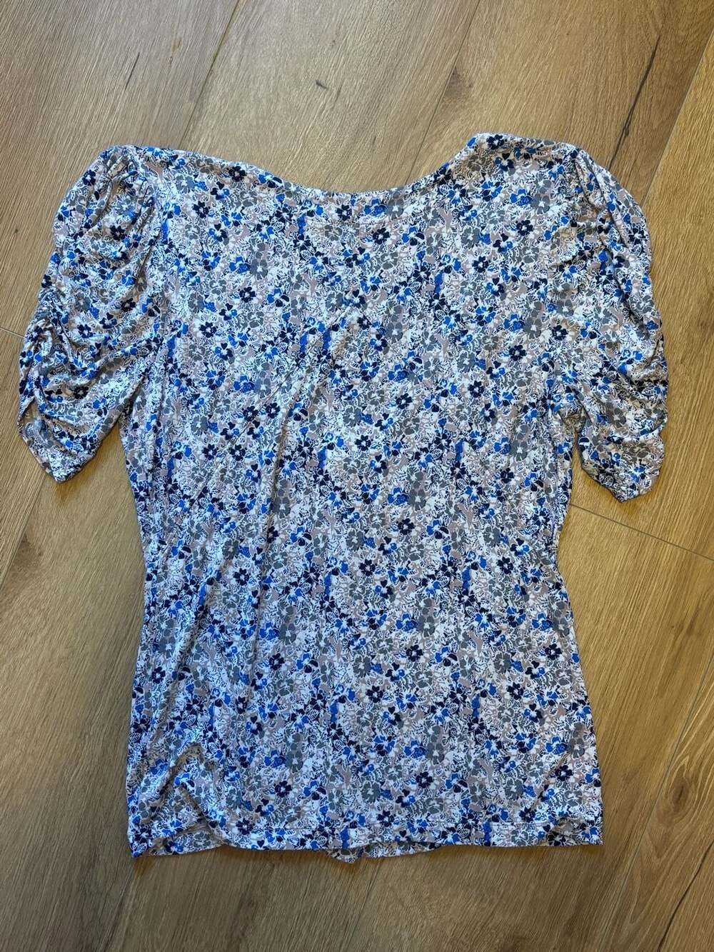 Free People Floral Button-Front Ruched Sleeve Top Size L - Picture 7 of 7